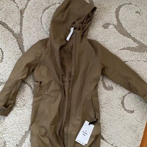 NWT Lululemon rain rebel jacket - Olive